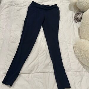 Victoria’s secret knockout workout legging size small! Dark blue! Cute sides!